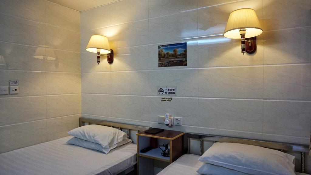 Maple Leaf Guest House Хонконг Екстериор снимка