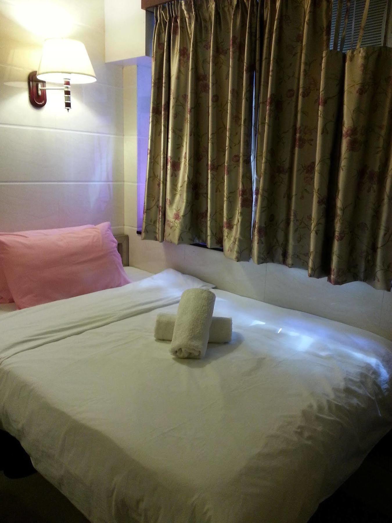 Maple Leaf Guest House Хонконг Екстериор снимка